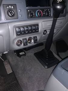 Ford Genuine Parts - Ford F-650 Dash Kit, Ford (1999-04) F-250/350/450/550/650 Super Duty (Manual Transmission) w/ power pedal - Image 5